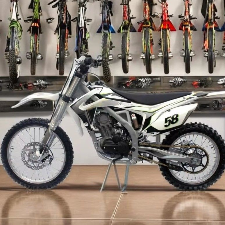 250cc Motorrad für Offroad-Abenteuer Design Max. Geschwindigkeit 100km/h Elektrischer Start